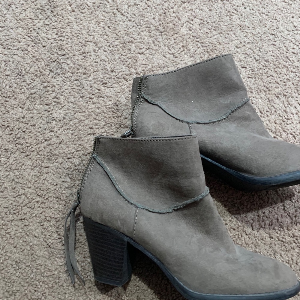 Clothes - Picture 4 of 16